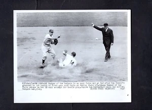Granny Hamner Gil Hodges 1955 Press Photo Philadelphia Phillies Brooklyn Dodgers - Picture 1 of 2