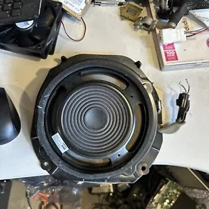 Used Holden HSV Commodore Caprice VF WN Parcel Shelf Subwoofer 92456820 Sedan - Picture 1 of 6