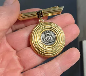 FENDI Vintage Inisignia logo gold tone signed pin/brooch - Picture 1 of 6
