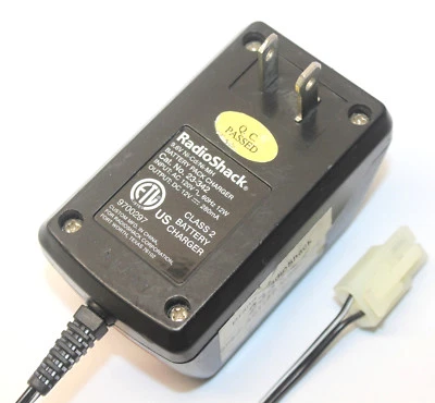 Adaptador de CA Radioshack 23-342 Fuente de alimentación enchufable directa Salida 12 voltios 280 mA Foto 1 de 2