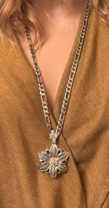 Flor floreciente vintage de plata esterlina .925 con pedrería y cadena de plata - Imagen 1 de 9