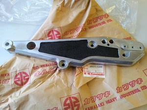 Kawasaki KZ1000 Z 1000 J Muffler Foot Peg Bracket L.H. 35011-1088 NOS - Picture 1 of 1