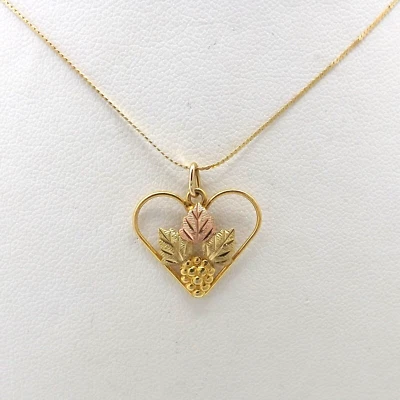Collar Colgante Landstroms Black Hills Oro Tricolor 10k Corazón Uvas Hojas Foto 1 de 4
