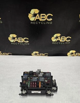 2000-2002 Chevrolet Suburban 1500 Engine Fuse Box Relay Junction Module - Image 1 of 4