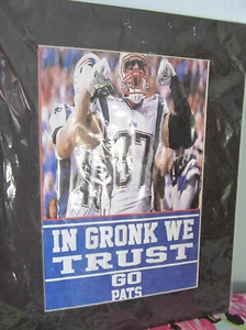 Poster In Gronk We Trust Go Pats Rob Gronkowski New England Patriots 16 x 20 - Bild 1 von 1