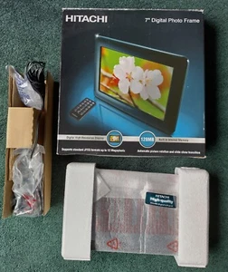 Hitachi 7" Remote Control Digital photo Frame HDF 7082 - Picture 1 of 6