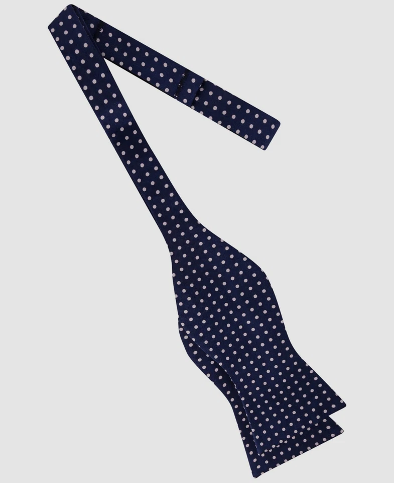 Pajarita formal de seda a lunares azules para hombre Tommy Hilfiger $49 Foto 1 de 1