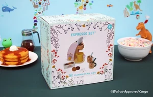 JUEGO DE CAFÉ ESPRESSO DE JUGUETE DE MADERA ANTHROPOLOGIE - NUEVO EN CAJA - ¡NADA DICE AMOR COMO UNA TAZA DE CAFÉ! - Imagen 1 de 10