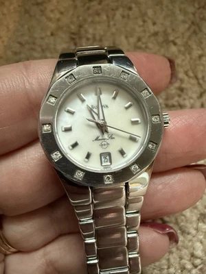 Vintage 2005 BULOVA Diamond Marine Star Women’s 27mm Quartz Watch Date White MOP - Image 1 of 4