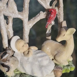 Ornamento Prato Strada Resina Bambino Gesù Cervo Uccellini Chipmunk Natale - Foto 1 di 8