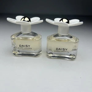Marc Jacobs Daisy Eau De Toilette Mini Deluxe Travel Size 4ml / 0.13 oz France 2 - Picture 1 of 5