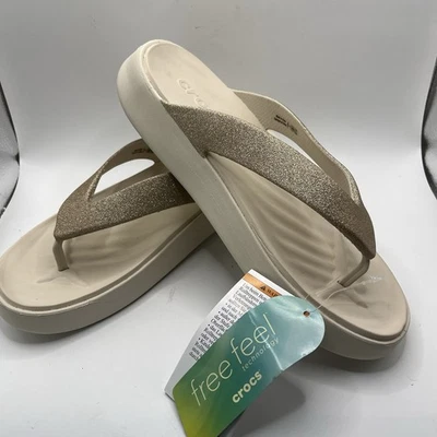 Sandalia Crocs para mujer 8 chanclas champán escapada brillo nueva con etiquetas Foto 1 de 4