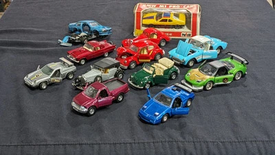 ¡Coches fundidos a presión! ¡Escalas pequeñas del 1/28 al 1/41! ¡Marcas mixtas! ¡Un gran lote! Foto 1 de 4