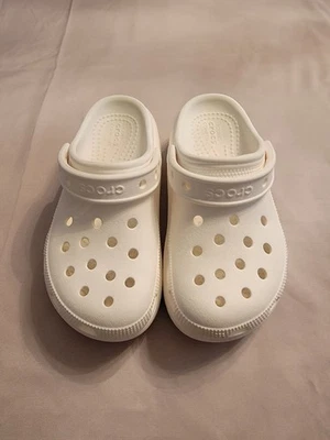 crocs niños talla 13 plataforma blanca Foto 1 de 4