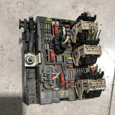 Modulo scatola fusibili CITROËN C5 III Break TD 9675877980 1.60 benzina 115kw 32860981 - Immagine 1 di 4