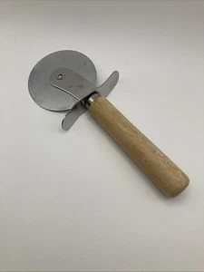 Pizza Cutter Wheel Taiwan Stainless Wood Handle Smooth Slices Vintage - Picture 1 of 7