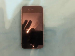 Two Apple iPhone 4's - 16 GB - Black FOR PARTS ONLY - Afbeelding 1 van 2