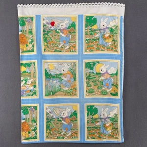 Funda de almohada hecha a mano con tema Peter Rabbit bordada escenas de jardín blancas - Imagen 1 de 8