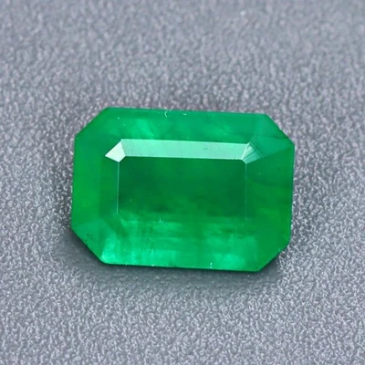 Piedra preciosa suelta de Zambia corte radiante esmeralda verde natural de 0,79 quilates Foto 1 de 3