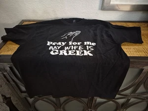 T-Shirt Pray For Me, My Wife Is Greek lustig Geschenk für Ehemann Männer groß - Bild 1 von 3