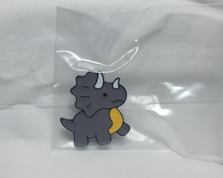 Pin de solapa esmaltada Triceratops Baby Dino - Dinosaurio Foto 1 de 1