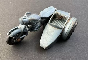 Vintage Lesney Matchbox No.04 Triumph T110 Motorcycle with Sidecar Diecast - Picture 1 of 3