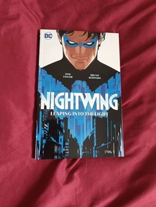 DC Comics- Nightwing Volume 1: Leaping Into The Light - Picture 1 of 2