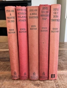 Enid Blyton FAMOUS FIVE x 5 inc TREASURE ISLAND & SMUGGLERS TOP Hbks 1950-60's - Bild 1 von 3