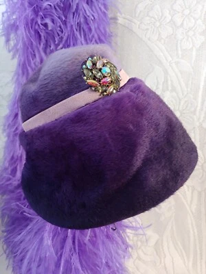 VINTAGE WOMEN'S HAT G. HOWARD HODGE🌺BROOCH VIOLET CLOCHE BRUSHED ANGORA 1960-70 - Image 1 of 4