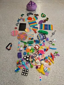 LOT OF POP IT & FIDGET TOYS - Picture 1 of 6