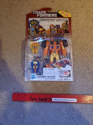 Transformers Generations 30th Anniversary Thrilling 30 Deluxe Class Scoop New - Image 1 of 2