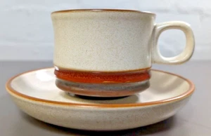 Denby Potters Wheel - Vintage Steinzeug - Kaffeetasse und Untertasse beigh und rot - Bild 1 von 12
