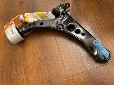 Genuine GM Front Passenger Side Right Lower Control Arm 84289692 Chevrolet Volt - Image 1 of 4