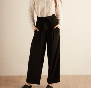 Pantalones JUST Mujer Negros Odette Pierna Ancha Calce Comercio Justo Talla Mediana Orgánicos - Imagen 1 de 9
