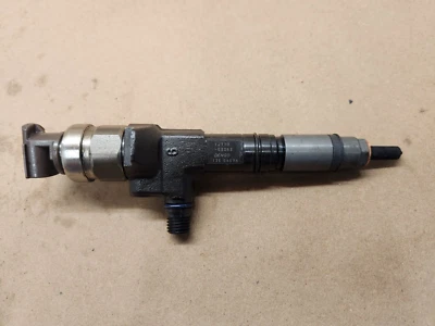 Inyectores de combustible diésel originales Kubota 1J770-53053 para piezas o reparación Foto 1 de 4