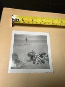 Vintage Foto 40er Jahre Menschen am Strand schwimmen am Meer Photo s/w - Bild 1 von 3