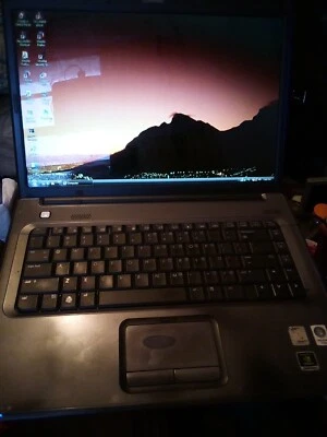 Compaq 15"Presario F500 AMD.nvidia.100gb HD,1Gb Ram.Vista.Sin Cargador.Batería baja Foto 1 de 4