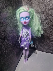 Monster High Puppe Twyla Getting Ghostly Haunted 2011 - Bild 1 von 7