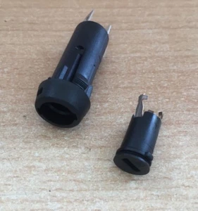 Fuseholder, Panel Mount, Front Side, 250V, 10A, 5 x 20mm, Snap In Z2429 - Picture 1 of 6