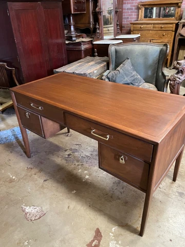 Med Century desk four drawers teak wood made by Draxel Original Cover