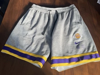 耐克洛杉矶湖人练习热身篮球短裤 — 第 1/4 张图片