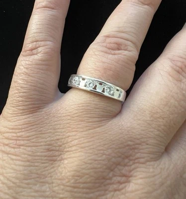 Anillo de Mickey Mouse genuino con pedrería Foto 1 de 4