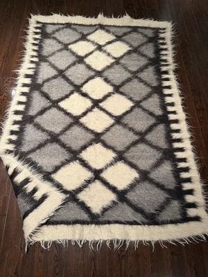55”x82” Large Ukrainian Lyzhnik Sheep Wool Handmade Woven Blanket Rug 6.7 Lbs - Image 1 of 4