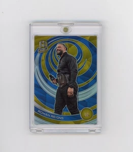 2023 Panini Chronicles WWE Roman Reigns Spectra Gold Prizm Parallel #d 02/10 - Imagen 1 de 2