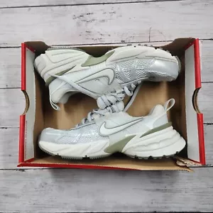 Nike WMNS V2K Run Photon Dust Light Silver FD0736 006 - Sz 6 New/NoLid - Picture 1 of 6