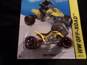 HW HOT WHEELS 2015 HW OFF-ROAD #84/250 SAND STINGER 4 WHEELER HOTWHEELS YLLW - Imagen 1 de 1