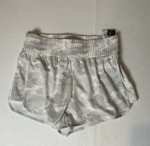 DSG Womens 3" Performance High-Rise Stride Short - Camo Pure White - Medium - Picture 1 of 7