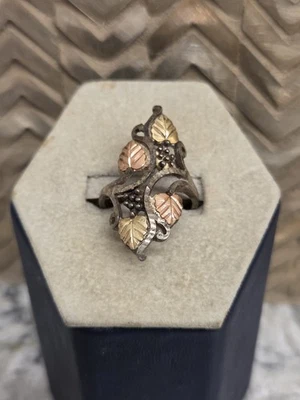VINTAGE BLACK HILLS GOLD COLEMAN & CO 12K & STERLING RING SZ 7 Great LEAF DESIGN - Image 1 of 4