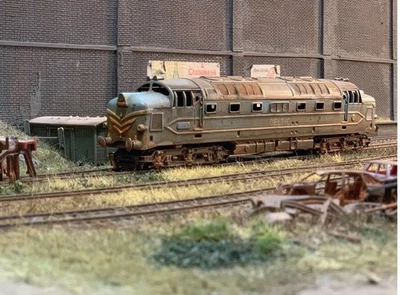 Spur O Lokomotive: Verlassener Prototyp Deltic Diesel, stark verrostet. Ref R4 - Bild 1 von 4