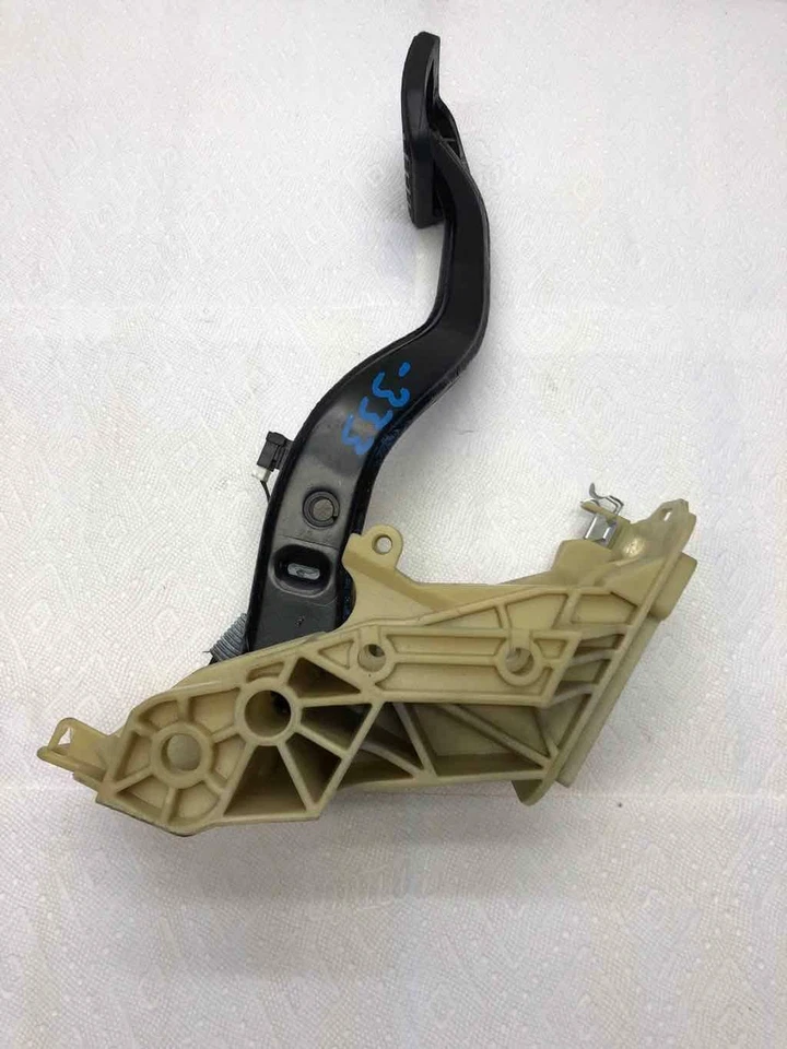 BMW 528I 2008 parada de pie delantero conjunto de pedal de freno lento 2,4 L aire acondicionado sedán G Foto 1 de 4